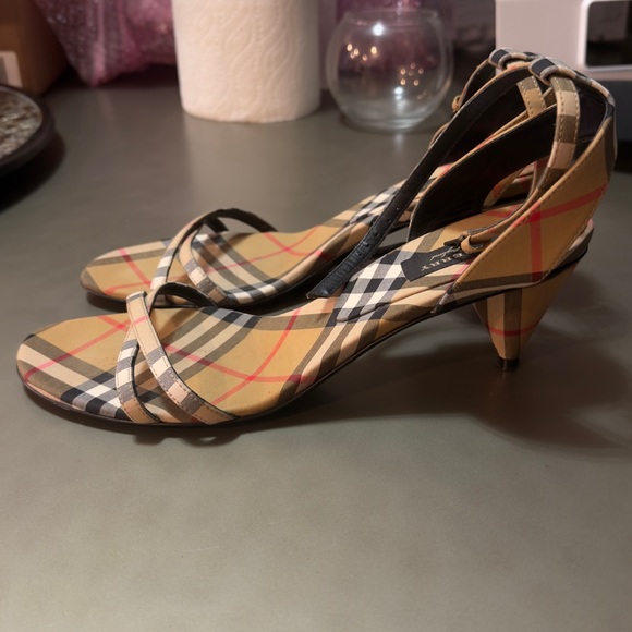Burberry Women’s Hansel Ankle Strap Sandals Size 40 - Picture 4 of 9